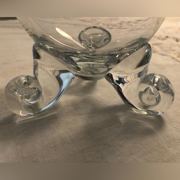 HUGE SALE! ROMANIA CRYSTAL CLEAR HANDCRAFTED 3-SCROLL FOOTED PITCHER 7.5” - Picture 8 of 9